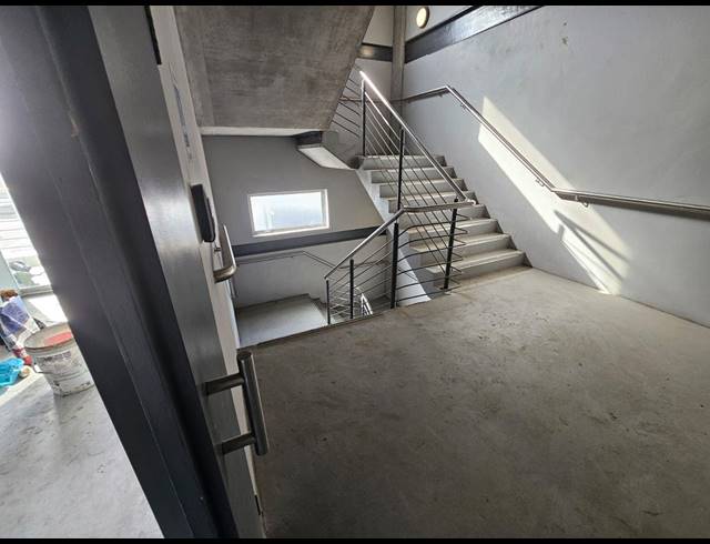 1,376M² OFFICE TO LET IN PAARDEN EILAND
